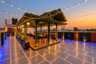 HOTEL UPTOWN with Luxury Restaurant & Rooftop Near Connaught Place, New Delhi City Centre - 3