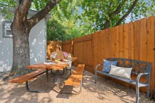 Newly Renovated 3BR Outdoor Oasis by Downtown & Lake, Sleeps 8 - 0