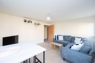 2 bed flat with parking - 8