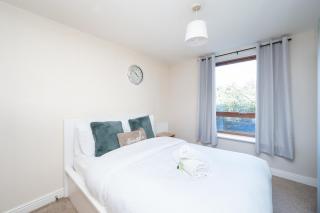 2 bed flat with parking - 3