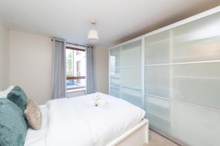 2 bed flat with parking - 4