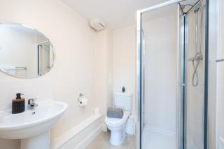 2 bed flat with parking - 6
