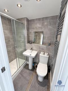 Gutu Brum Luxe - Birmingham - 1