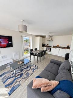 Gutu Brum Luxe - Birmingham - 5