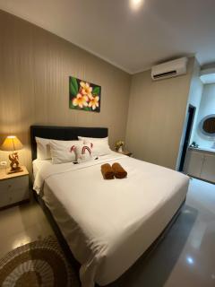 Queen’s Villa - 8