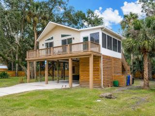 2nd Block E Huron - Keep Palm - Adorable House Minutes from the Beach - 4