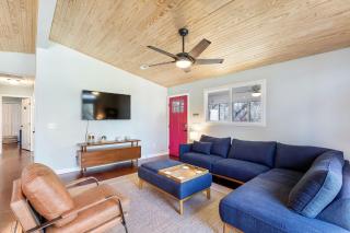 2nd Block E Huron - Keep Palm - Adorable House Minutes from the Beach - 1