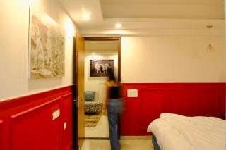Foxtail by Poit Stays Hill View 2BHK Rajpur Road - 3