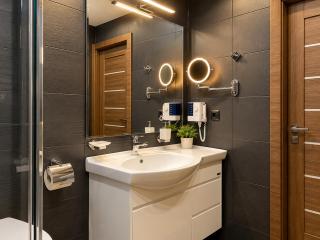 Deluxe Studio 200m from Ski Road - 3