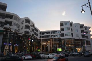 Peaks- La Prestigia R4 Luxury 1BR Sea View Apartment - 9