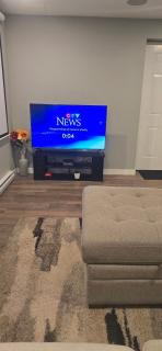 2 Bedroom Basement Suite with Private Entry and free Parking near Costco Regent - 7