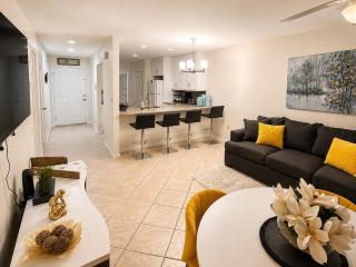 Bradenton 8P 6 Min Beach, Pool, Free Parking! - 2