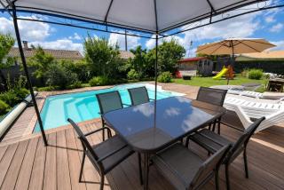 Gîte classé 4 étoiles - 6 P. avec piscine chauffée - 8