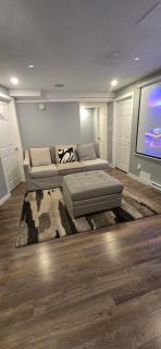 2 Bedroom Basement Suite with Private Entry and free Parking near Costco Regent - 9