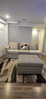 2 Bedroom Basement Suite with Private Entry and free Parking near Costco Regent - 6