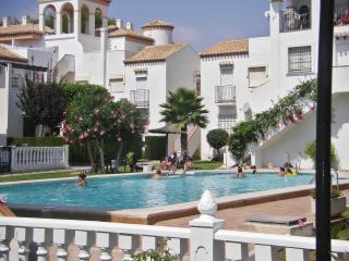 Spacious apartment in Playa Flamenca with shared pool - 9