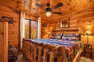 Hot Tub with Mountain Views, Fire Pit & Pool Table - 0