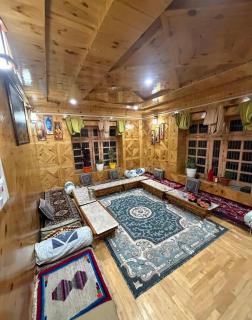 Snow Peaks View Homestay - 8