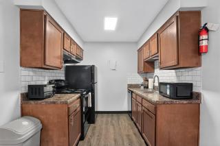 Bright & Comfortable Furnished Apartment - 8