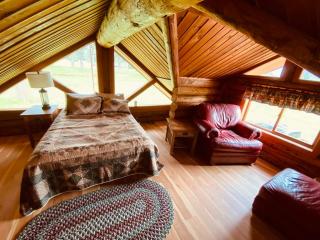 Cozy Log Cabin w Loft in the Country - 8