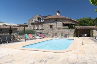 Location chaleureuse à Orgnac-l'Aven avec piscine partagée - 8