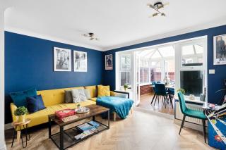 Bristol Retreat - Modern 5-Bedroom House - 0