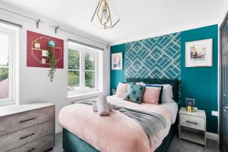 Bristol Retreat - Modern 5-Bedroom House - 9