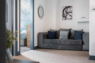 Warm & Inviting 4-Bed on Church Road, Sleeps 4 - 3