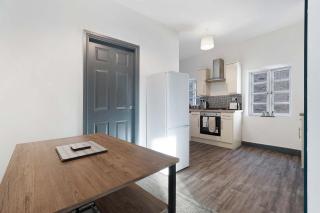 Warm & Inviting 4-Bed on Church Road, Sleeps 4 - 1
