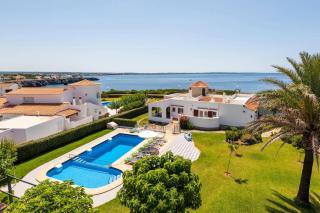 Villa Mercedes by Villa Plus - 0