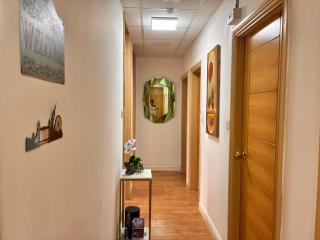Central Spacious Cozy 4Bed Apartment - 9
