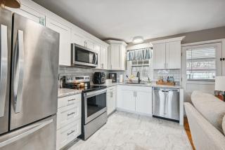 Vine Grove Home w Deck, Fire Pit and Grill - 1