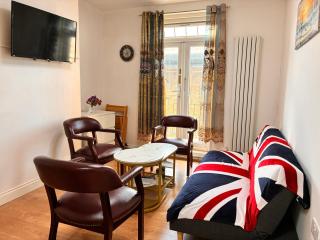 Central Spacious Cozy 4Bed Apartment - 0