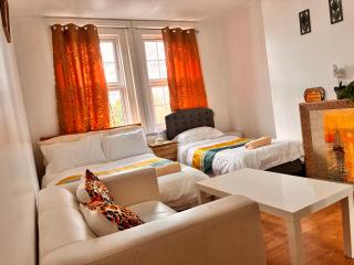 Central Spacious Cozy 4Bed Apartment - 5