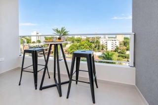 Urban Oasis with Pool BBQ and Nearby Shopping - 6