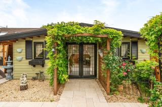 Detached property, beams, hot tub large garden - 5