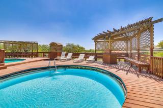 San Benito Home w/ Pool, Close to Dtwn - 0