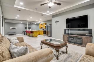 San Benito Home w/ Pool, Close to Dtwn - 9