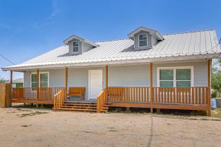San Benito Home w/ Pool, Close to Dtwn - 7