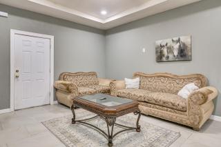 San Benito Home w/ Pool, Close to Dtwn - 5