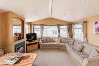 Cabin Sleeps 8 with Pool and Parking - 4