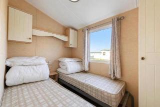 Cabin Sleeps 8 with Pool and Parking - 2