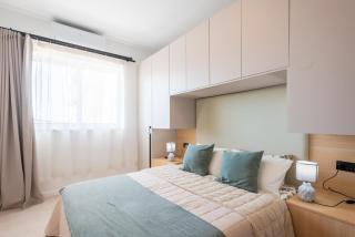 Gorgeous Apartment With Side Sea View - 4