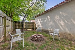 Cheerful 2-Bedroom Cottage in Downtown Noblesville - 2