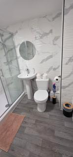 Burton House - 2BR - Sleeps 4 - Flat 1 - 2