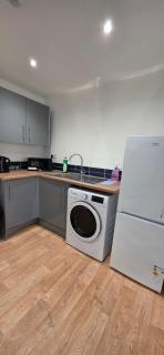 Burton House - 2BR - Sleeps 4 - Flat 1 - 1