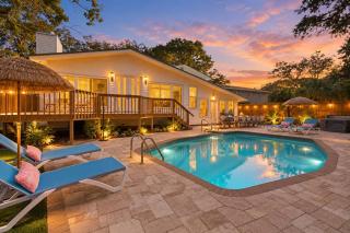 Fort Walton Fun Pool Hot Tub Games Firepit - 5