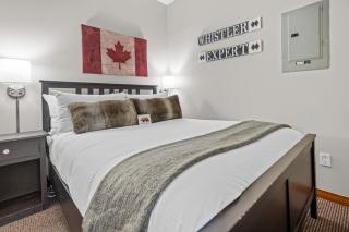 Alpenglow Lodge Cozy Studio with Den by MVA - 5
