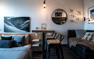 Alpenglow Lodge Queen Boho Studio by MVA - 8