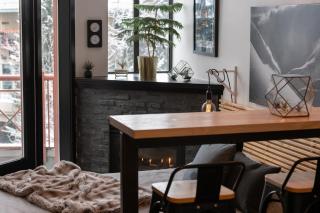 Alpenglow Lodge Queen Boho Studio by MVA - 5